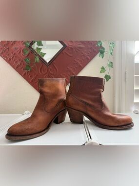 Frye Brown Leather Boots - Classic Western Style